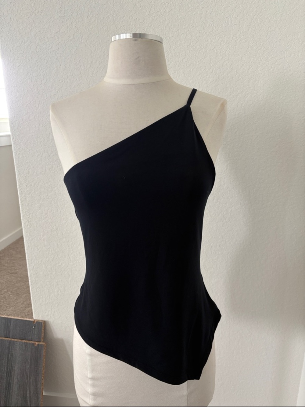 Asymmetrical One-Shoulder Black Tank Top Abercrombie
